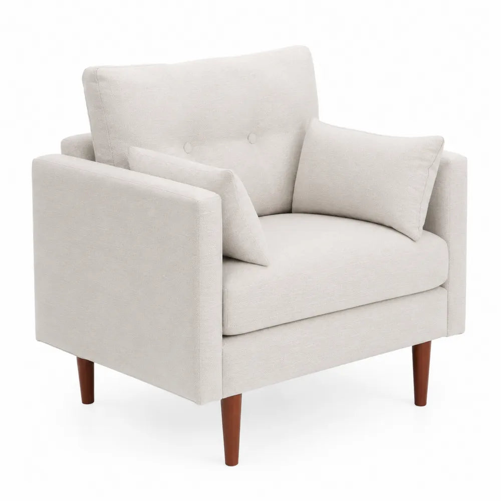 Fauteuil en tissu beige avec coussins et pieds en bois